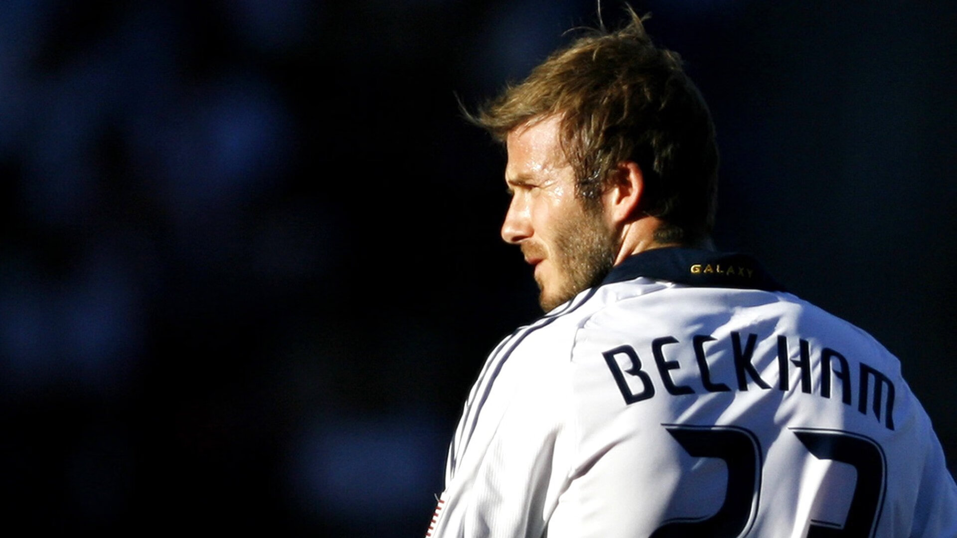 赛道上的孤勇者，周冠宇扛起全队，梅赛德斯险胜红牛二队的背后